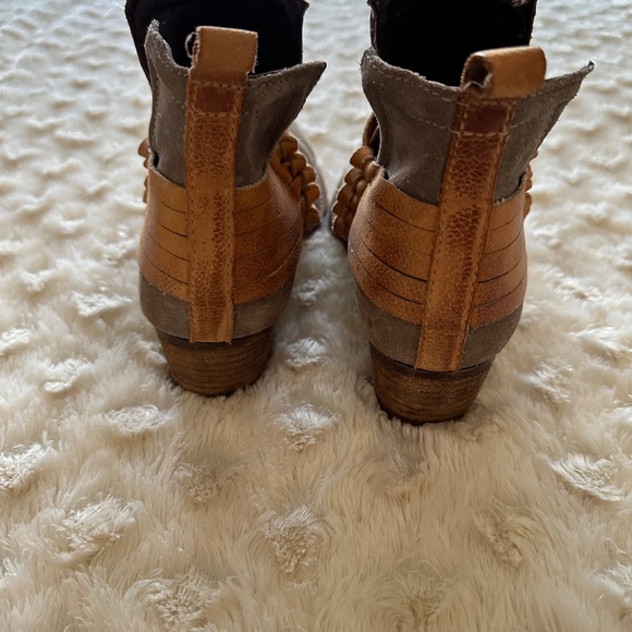 Diba True Booties, Sz 7 - Picture 3 of 5